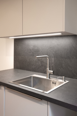 Küche-Detail_1 - Aufwendig sanierte 2-Zimmerwohnung mit großem Balkon und Einbauküche