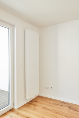 Detail-Planheizkörper - Aufwendig sanierte 2-Zimmerwohnung mit großem Balkon und Einbauküche