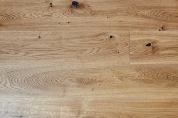 Detail-Echtholzboden - Aufwendig sanierte 2-Zimmerwohnung mit großem Balkon und Einbauküche