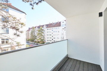 Balkon - Aufwendig sanierte 2-Zimmerwohnung mit großem Balkon und Einbauküche