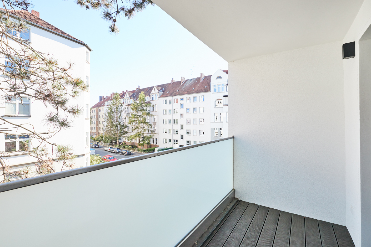 Balkon - Aufwendig sanierte 2-Zimmerwohnung mit großem Balkon und Einbauküche