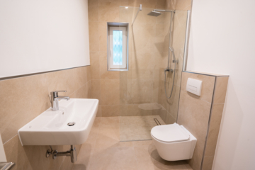 Bad mit Fenster - **Wunderschöne 2-Zimmerwohnung** Erstbezug nach hochwertiger Sanierung in Vahrenwald-List