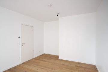 Schlafzimmer mit Schranknische - Exklusive Neubauwohnung zum Erstbezug mit Balkon und Einbauküche