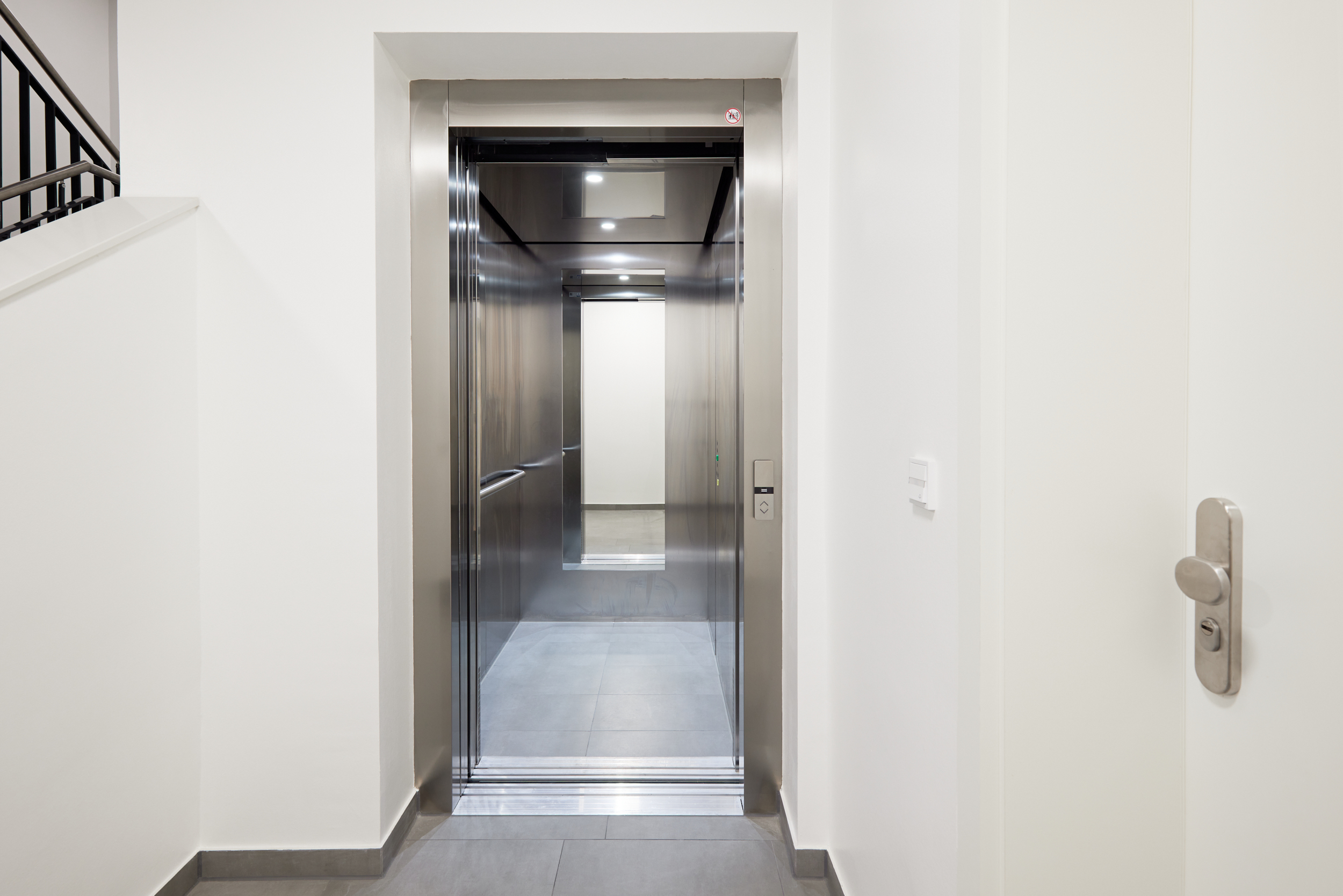 Aufzug - Exklusive Neubauwohnung zum Erstbezug mit Balkon und Einbauküche