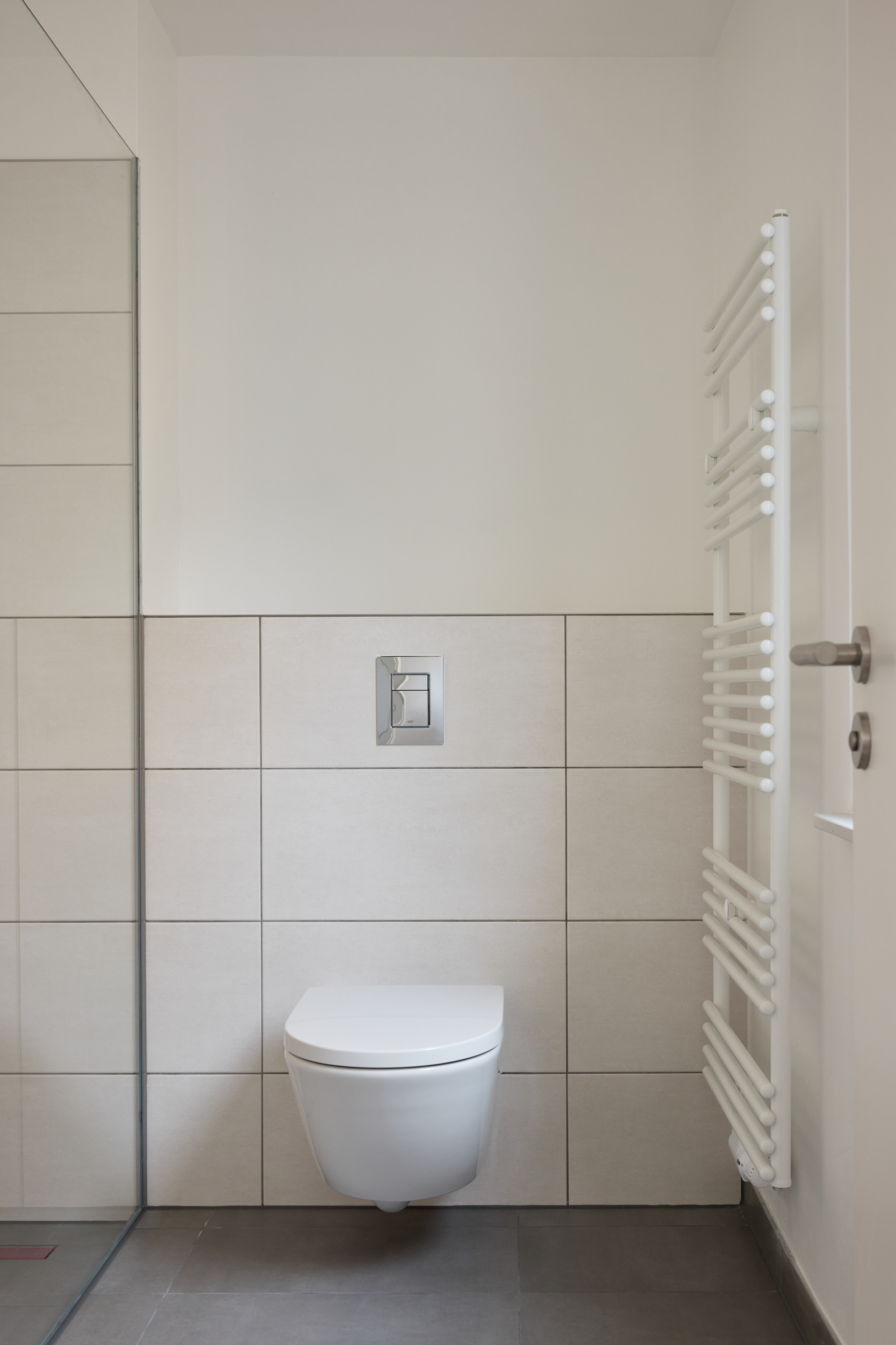 Badezimmer - Exklusive Neubauwohnung zum Erstbezug mit Balkon und Einbauküche