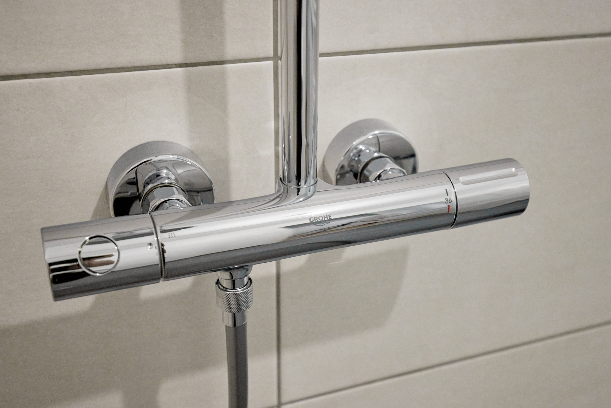 Badezimmer Detail - Exklusive Neubauwohnung zum Erstbezug mit Balkon und Einbauküche