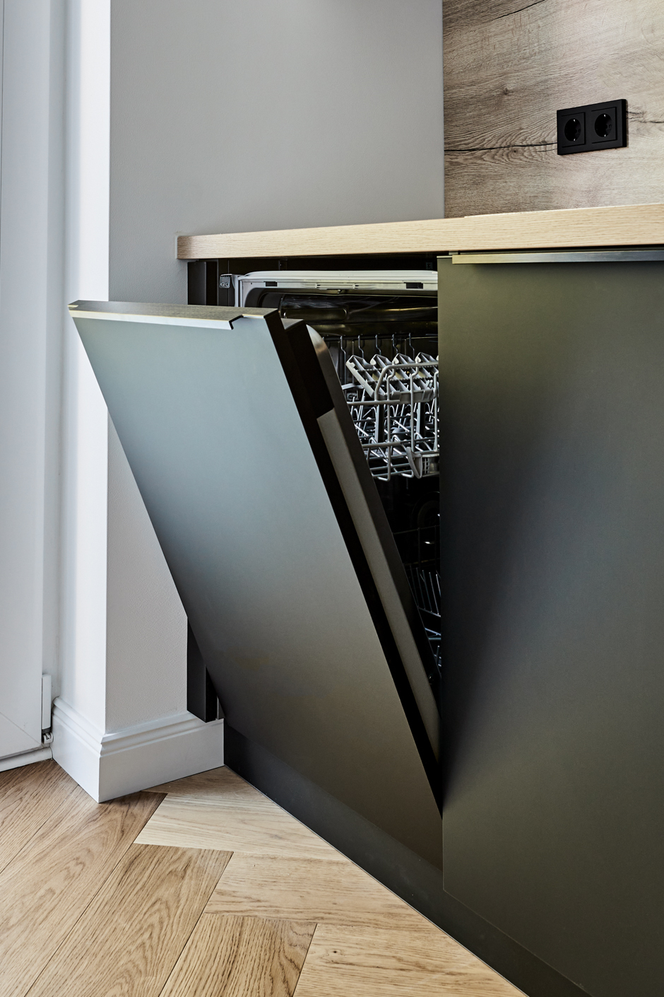 Küche-Detail_2 - 3-Zimmerwohnung mit großem Balkon, Einbauküche und Tageslicht Badezimmer – Hannover List