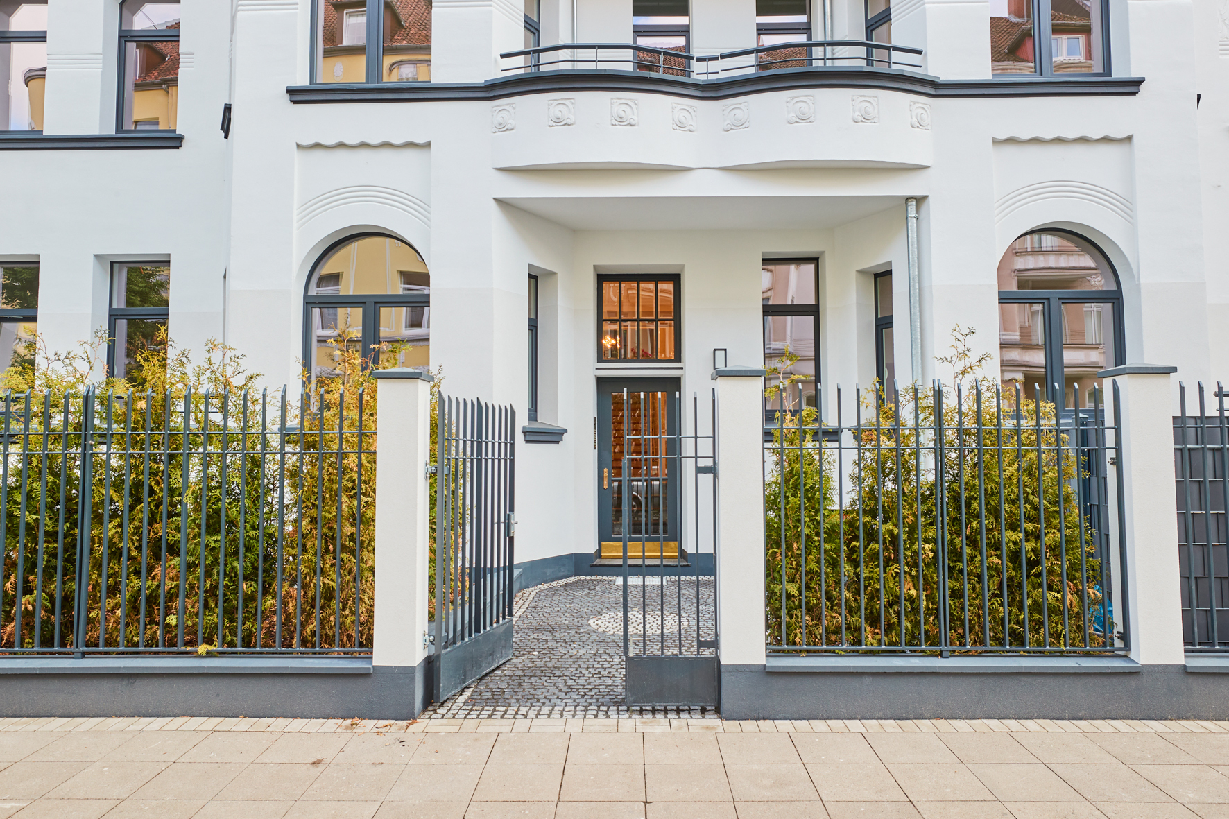 Entree - 3-Zimmerwohnung mit großem Balkon, Einbauküche und Tageslicht Badezimmer – Hannover List