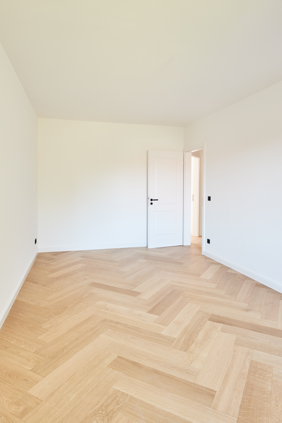 Schlafzimmer - 3-Zimmerwohnung mit großem Balkon, Einbauküche und Tageslicht Badezimmer – Hannover List