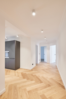 Flur - 3-Zimmerwohnung mit großem Balkon, Einbauküche und Tageslicht Badezimmer – Hannover List