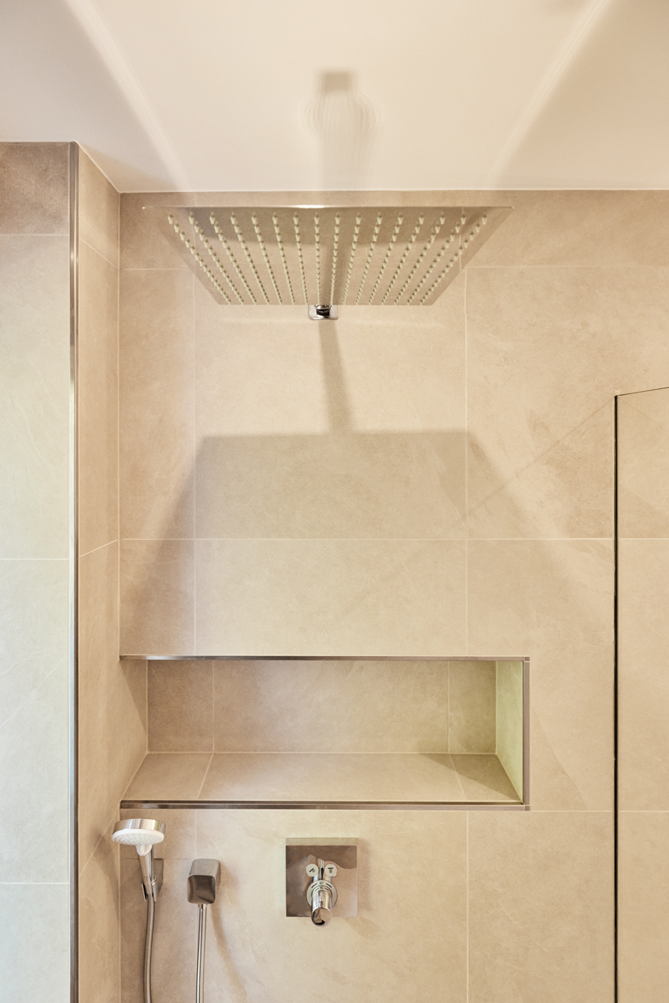 Badezimmer-Rainshower - 3-Zimmerwohnung mit großem Balkon, Einbauküche und Tageslicht Badezimmer – Hannover List