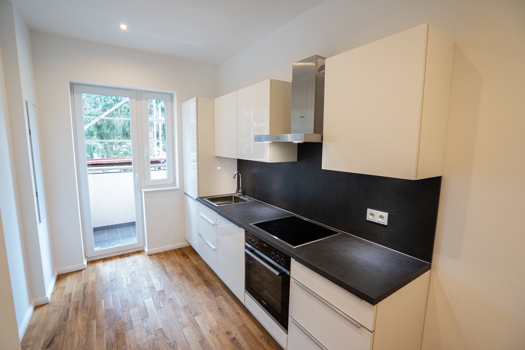 hochwertige Nobilia-Kueche - *VERKAUFT* 12 Wohnungen – Erstbezug nach Sanierung