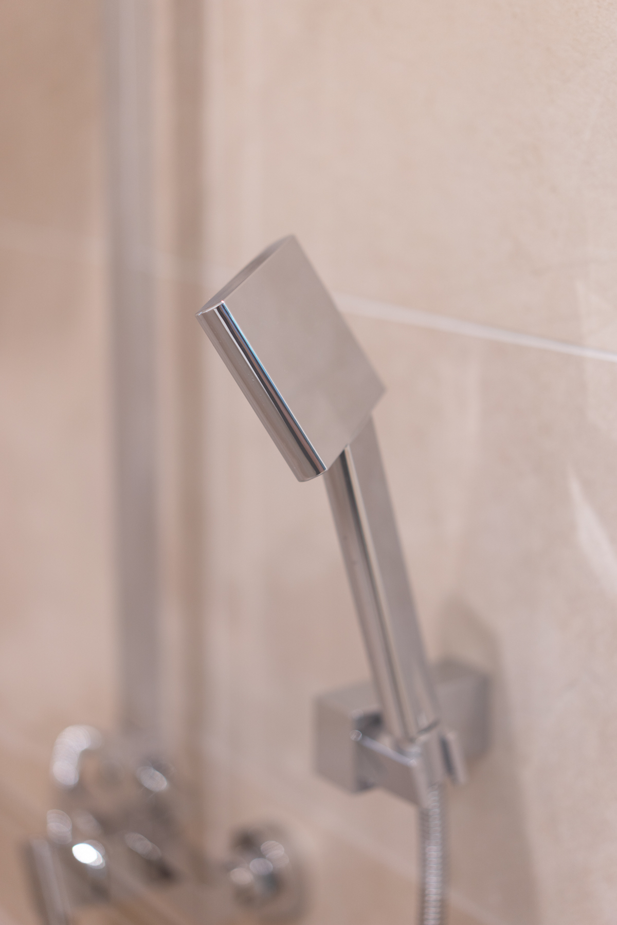 Designduschbrause - *VERKAUFT* 12 Wohnungen – Erstbezug nach Sanierung