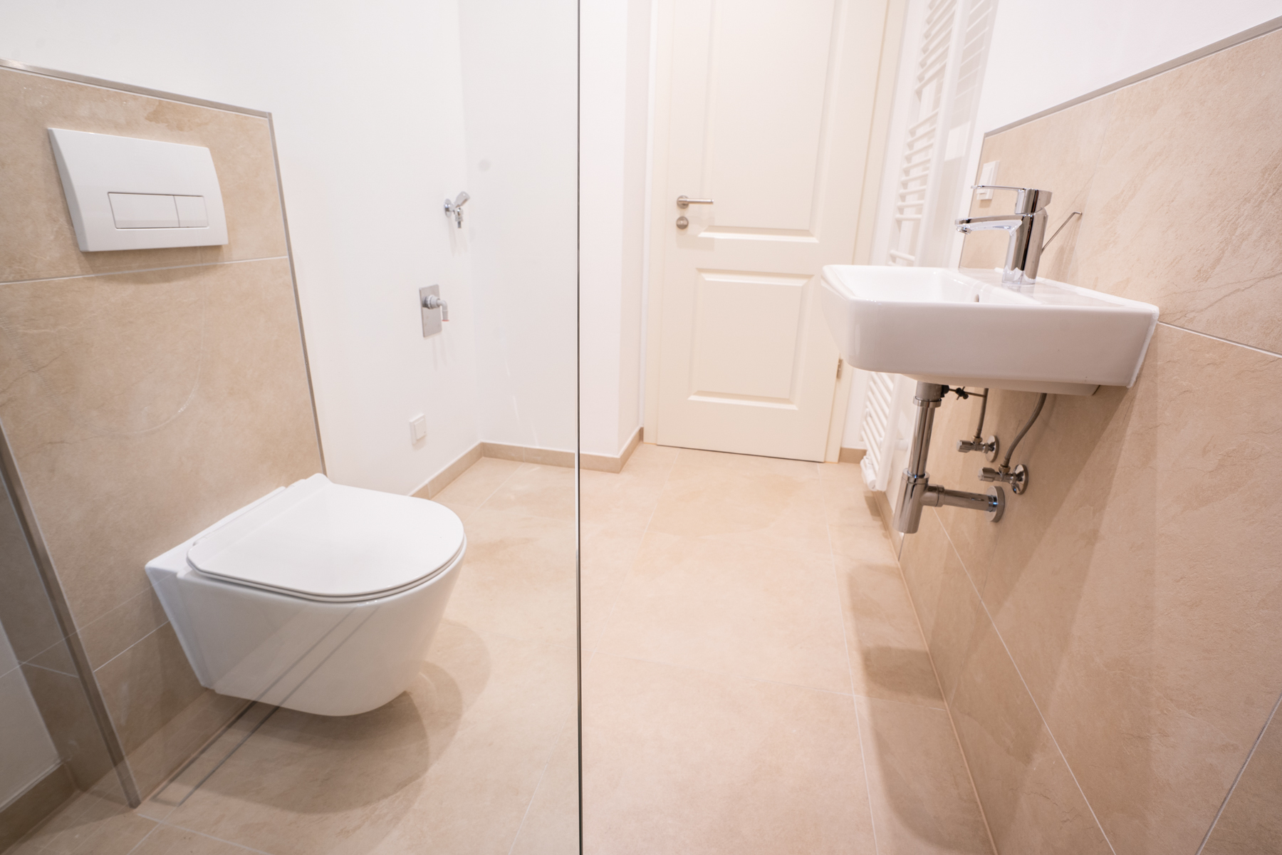 Bad mit Waschmaschinenanschluß - *VERKAUFT* 12 Wohnungen – Erstbezug nach Sanierung