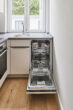 Eleganz trifft Altbaucharme - 3-Zimmerwohnung mit Einbauküche und Luxusausstattung in Linden - Detail_Küche