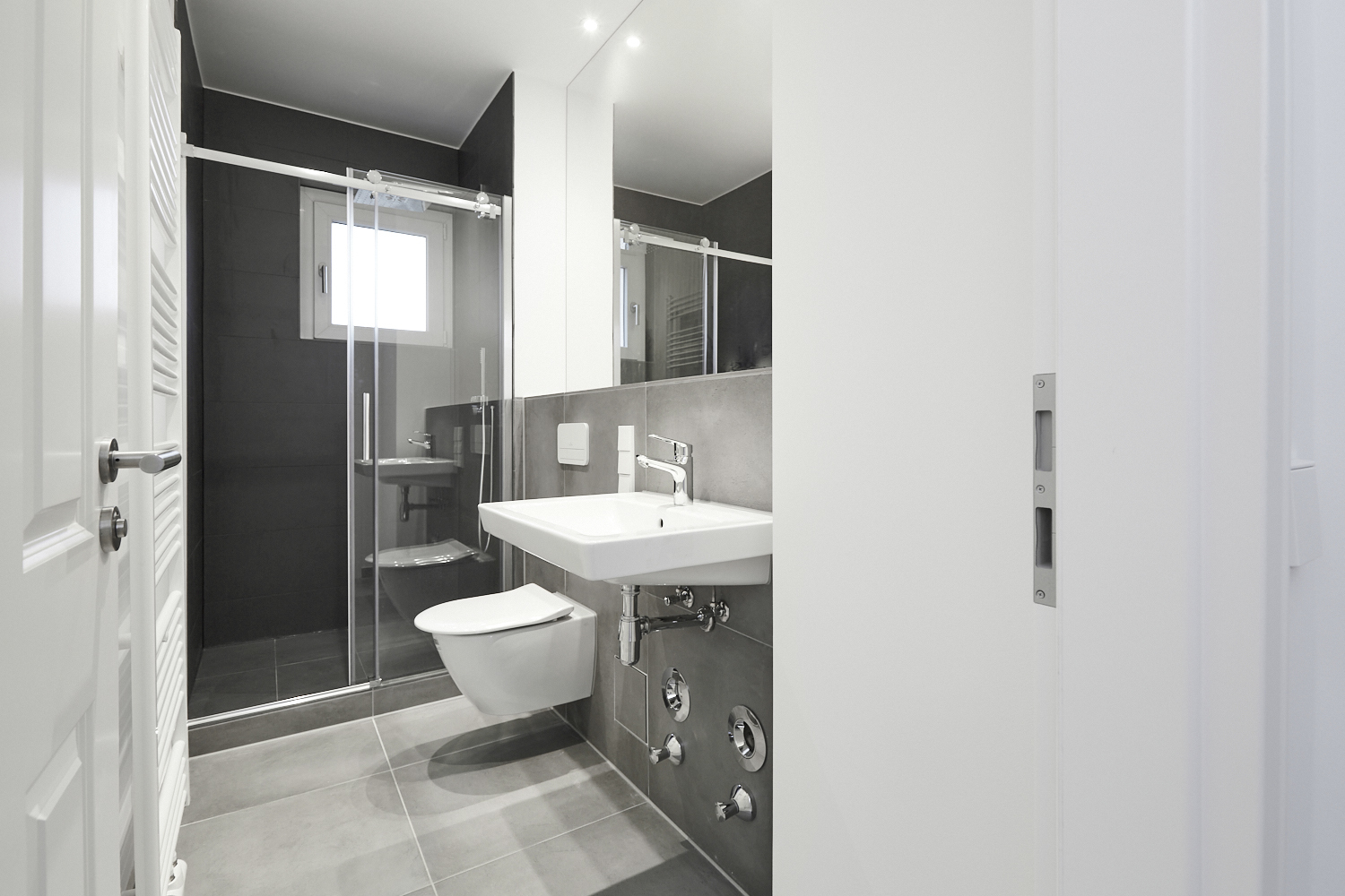 Badezimmer_ - Hochwertig sanierte 3-Zimmerwohnung zum Erstbezug in Berlin Spandau