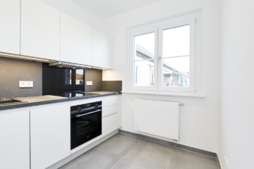 Küche mit Fenster - Hochwertig sanierte 3-Zimmerwohnung zum Erstbezug in Berlin Spandau