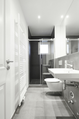 Bad - Perspektive - Hochwertig sanierte 3-Zimmerwohnung zum Erstbezug in Berlin Spandau