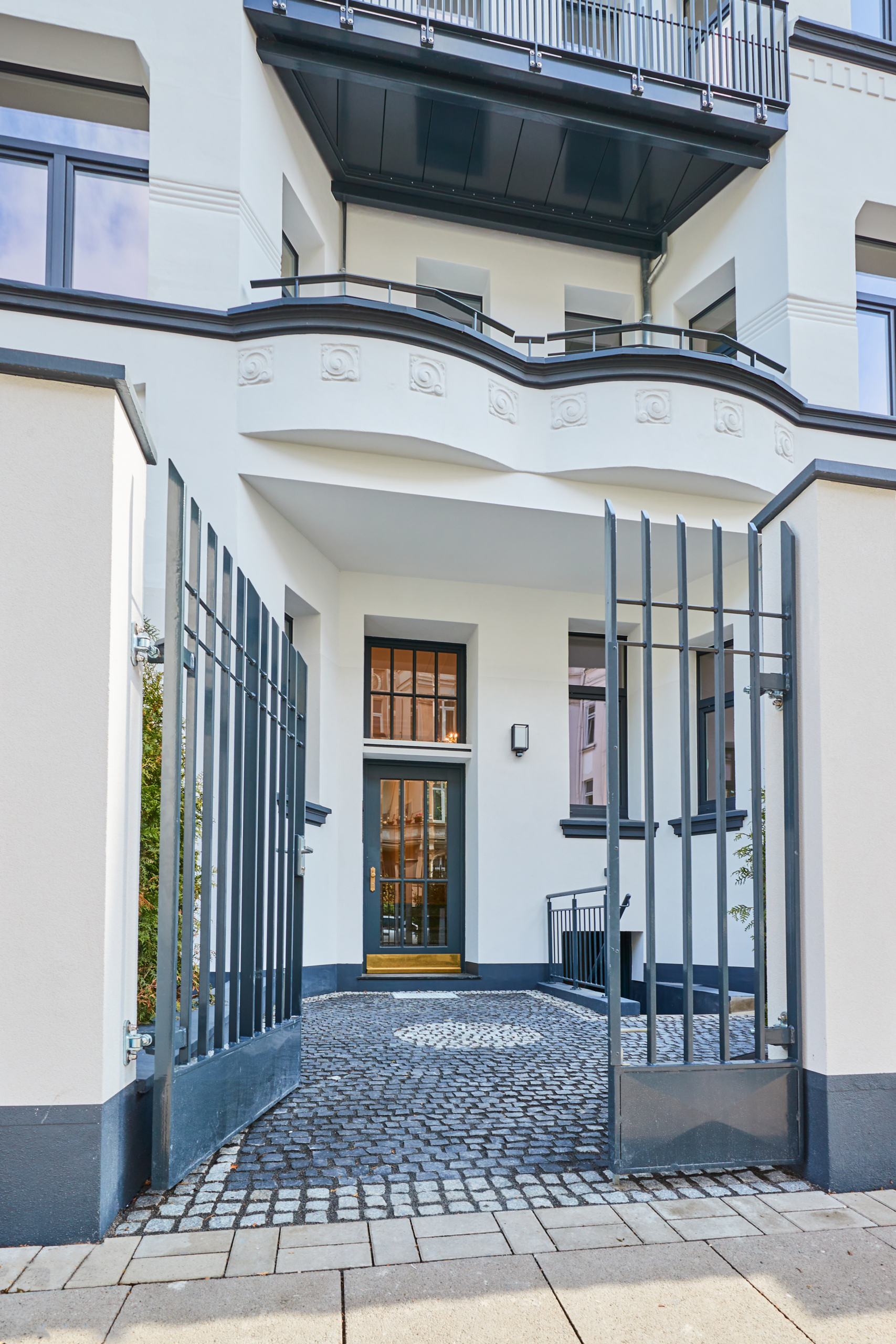 Hauseingang - Erstbezug – Penthouse mit Zwei Terrassen und exklusiver Ausstattung