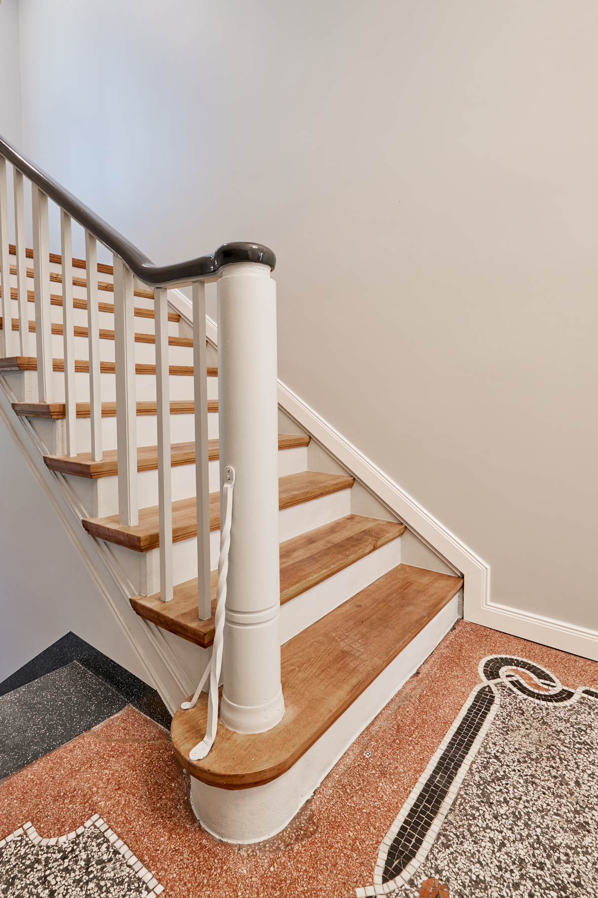 Treppenhaus Detail Treppe - Erstbezug – Penthouse mit Zwei Terrassen und exklusiver Ausstattung