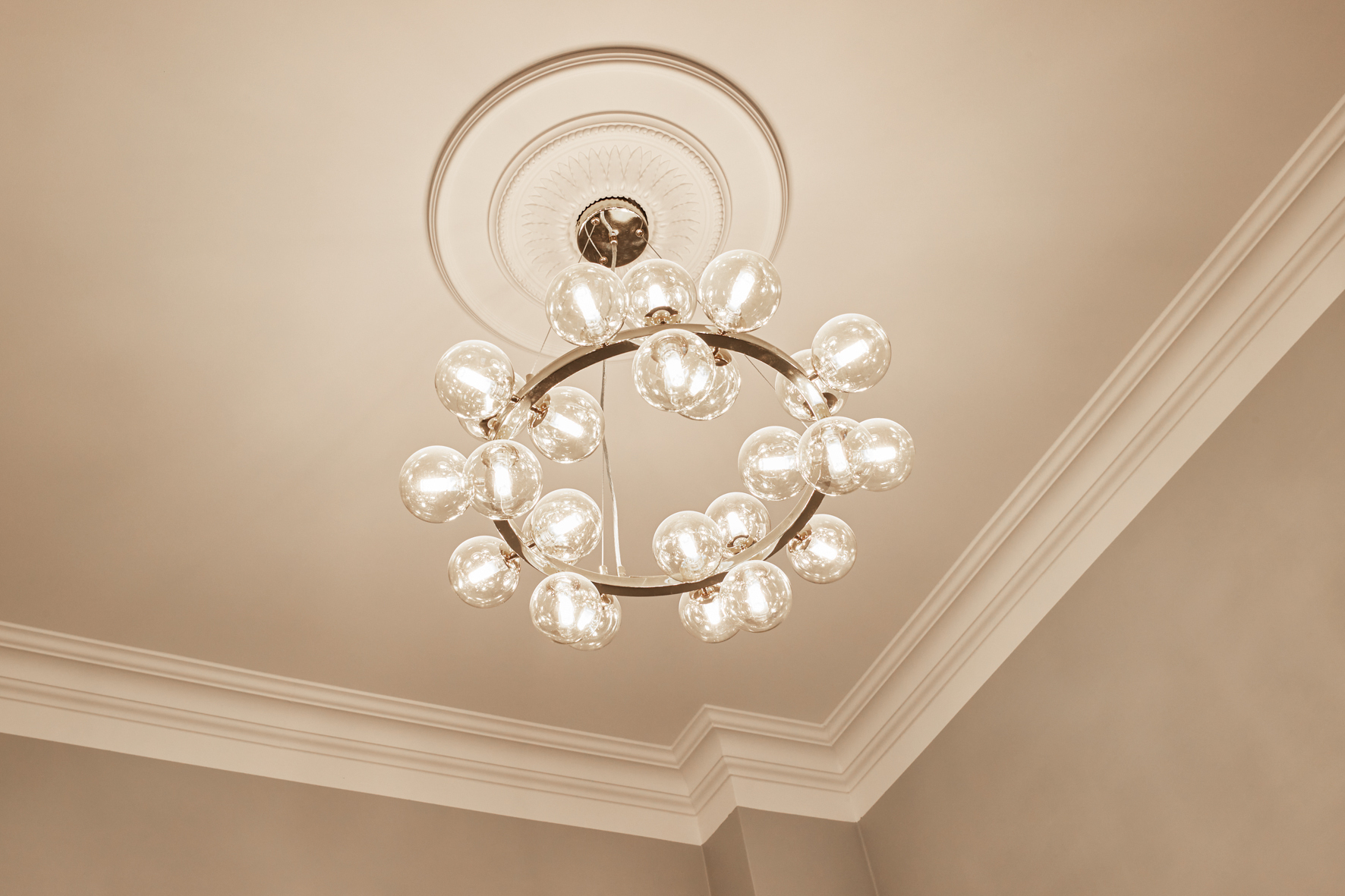 Treppenhausbeleuchtung - Erstbezug – Penthouse mit Zwei Terrassen und exklusiver Ausstattung