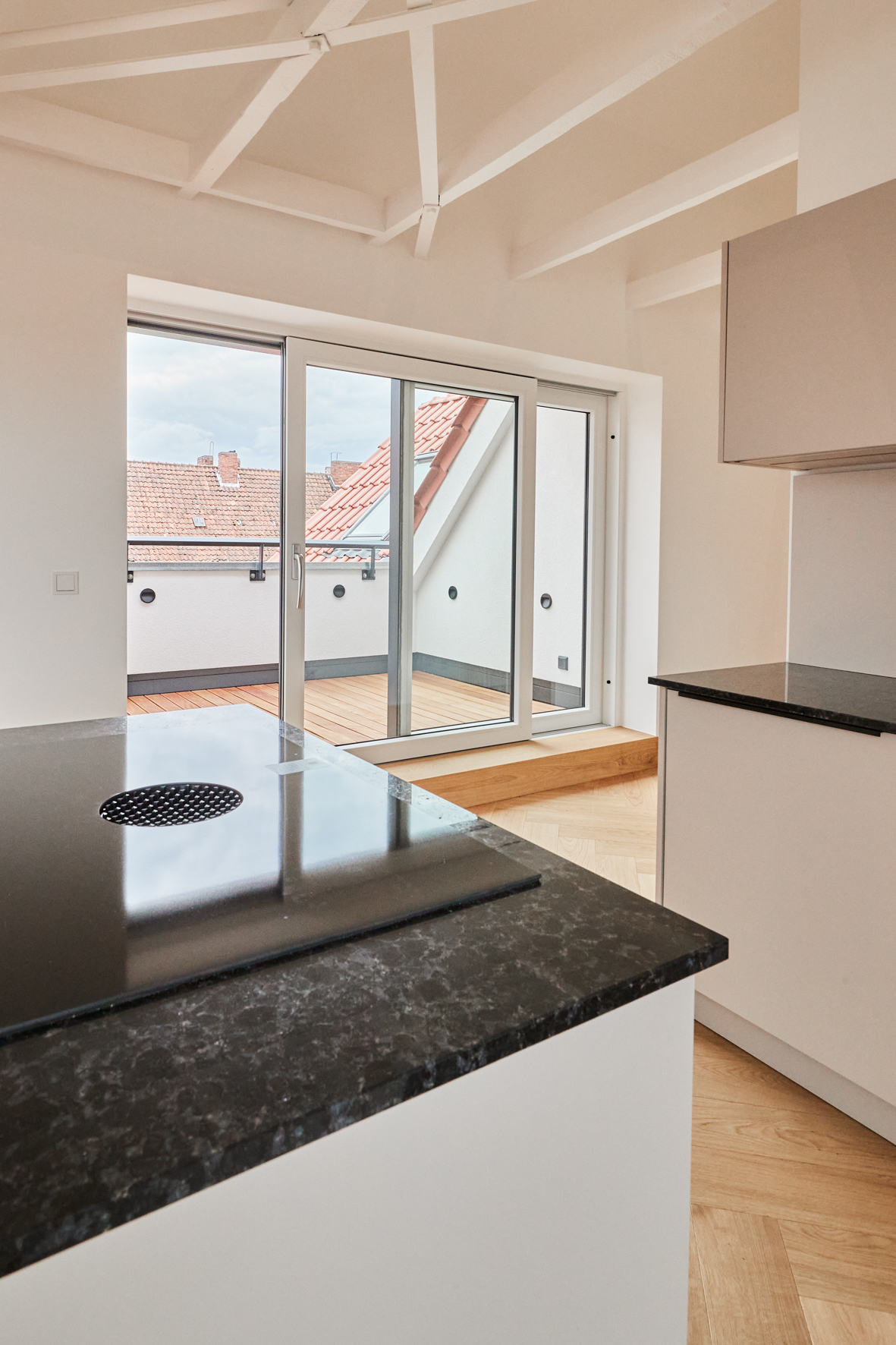 Blick aus der Küche - Erstbezug – Penthouse mit Zwei Terrassen und exklusiver Ausstattung