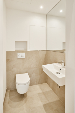 Gäste WC - Erstbezug – Penthouse mit Zwei Terrassen und exklusiver Ausstattung