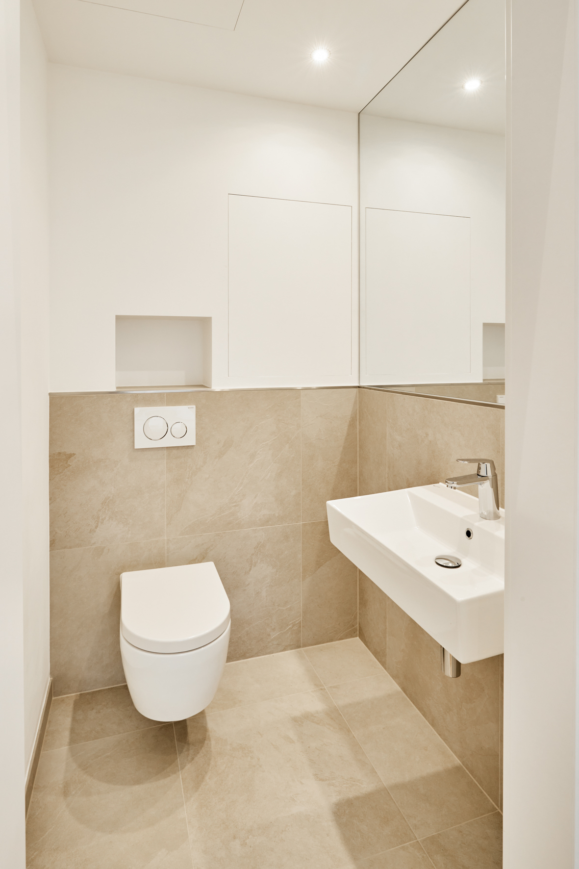 Gäste WC - Erstbezug – Penthouse mit Zwei Terrassen und exklusiver Ausstattung