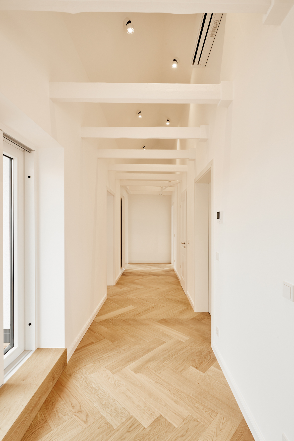 Flur mit Blick zu den Zimmern - Erstbezug – Penthouse mit Zwei Terrassen und exklusiver Ausstattung