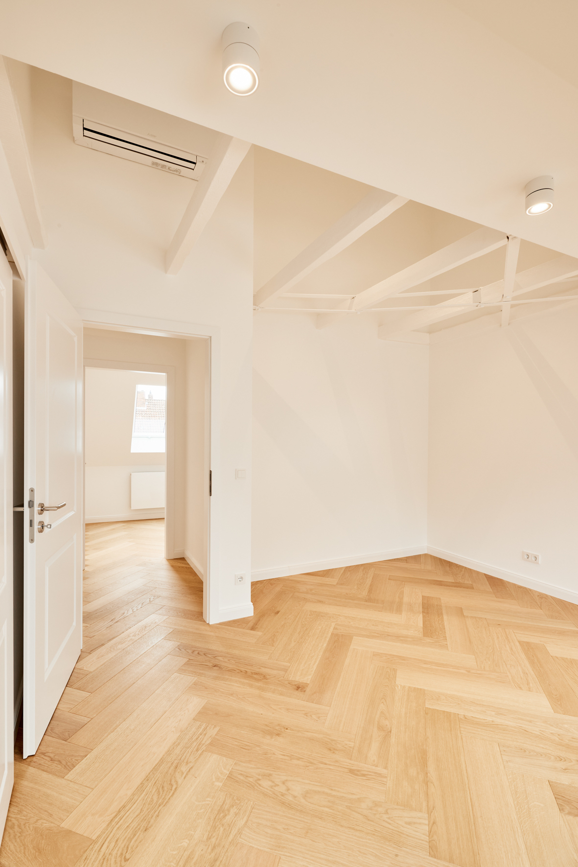 Schlafzimmer mit Klimaanlage - Erstbezug – Penthouse mit Zwei Terrassen und exklusiver Ausstattung