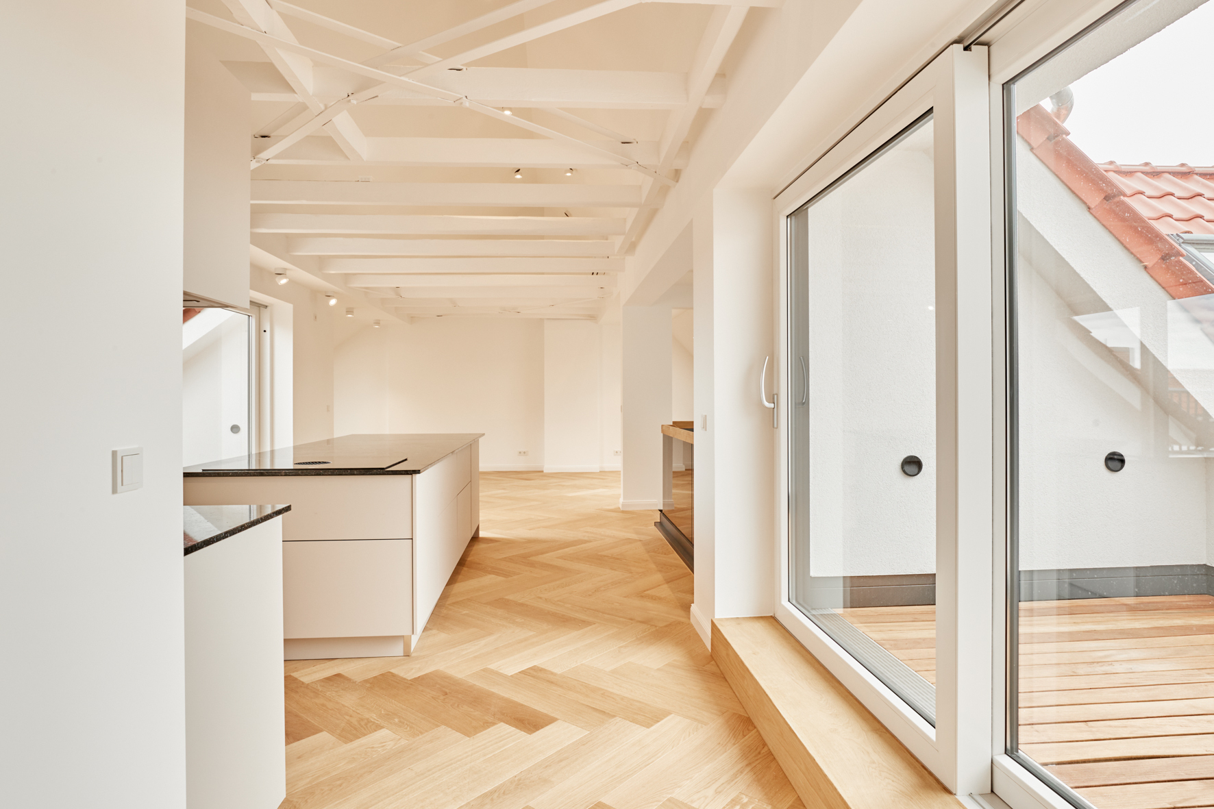 Obergeschoss Blick in Richtung Küche - Erstbezug – Penthouse mit Zwei Terrassen und exklusiver Ausstattung