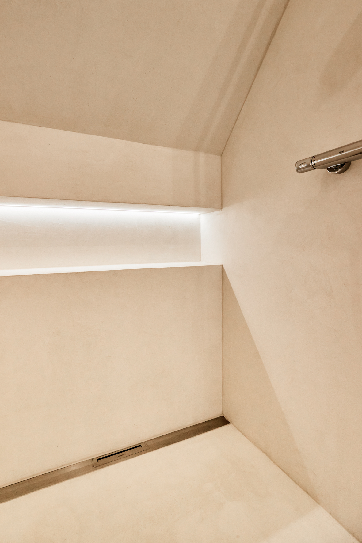 Badezimmer Untergeschoss Ablage - Erstbezug – Penthouse mit Zwei Terrassen und exklusiver Ausstattung