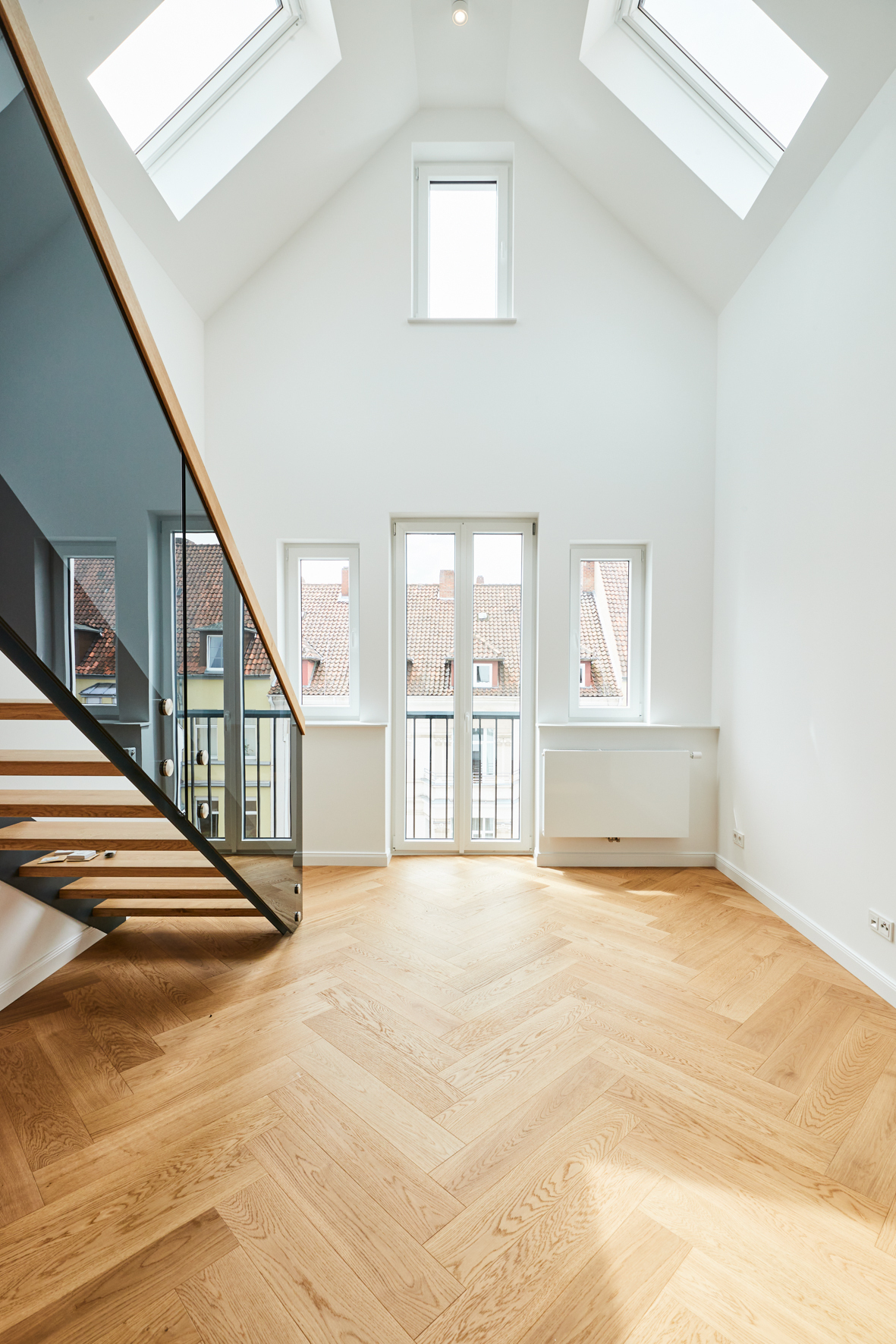 Blick mit Treppe - Erstbezug – Penthouse mit Zwei Terrassen und exklusiver Ausstattung