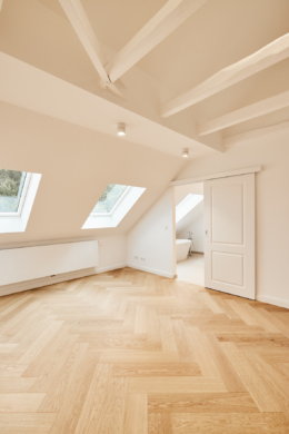 Schlafzimmer mit Blick zum Badezimmer - Erstbezug – Penthouse mit Zwei Terrassen und exklusiver Ausstattung