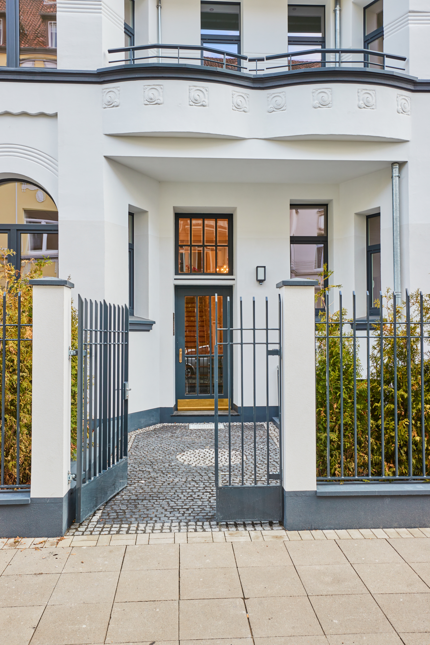 Zugang zum Haus - Erstbezug – Penthouse mit Zwei Terrassen und exklusiver Ausstattung