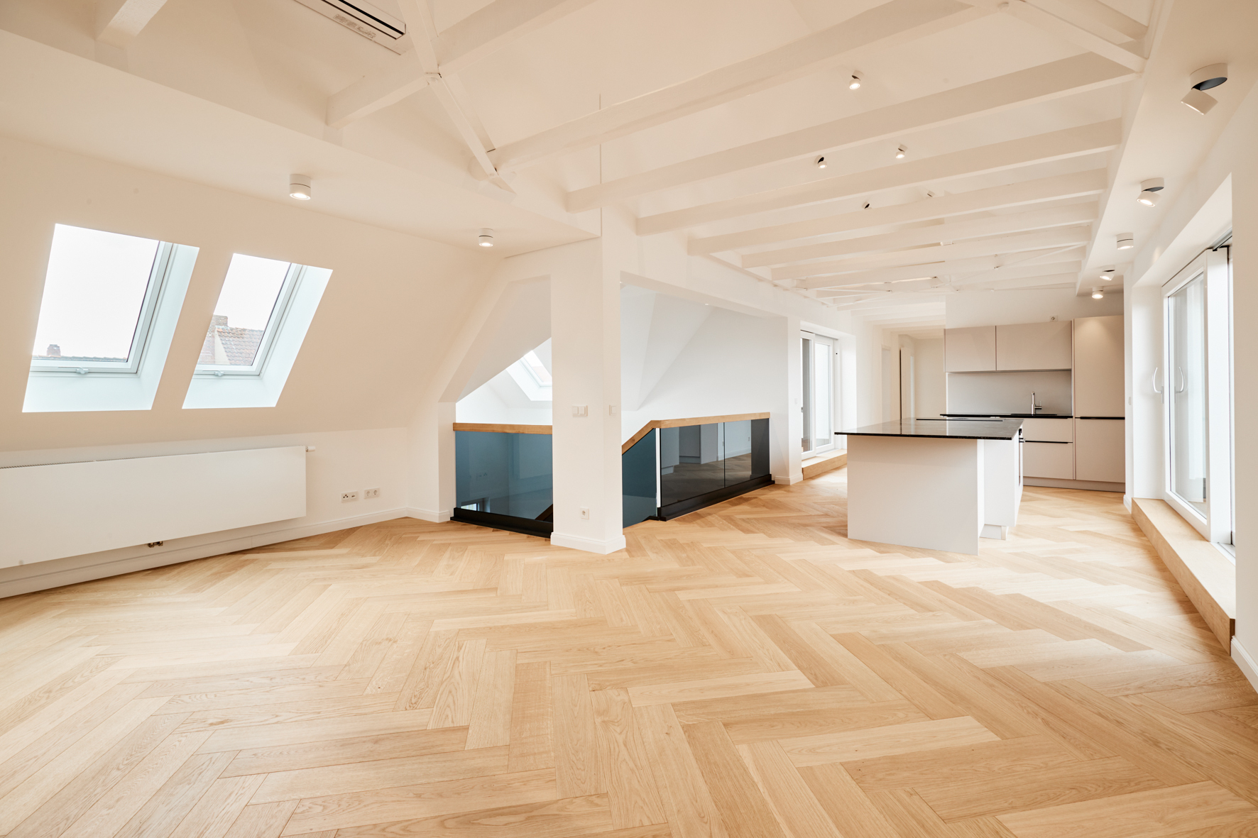 Obergeschoss-Blick in den Raum - Erstbezug – Penthouse mit Zwei Terrassen und exklusiver Ausstattung