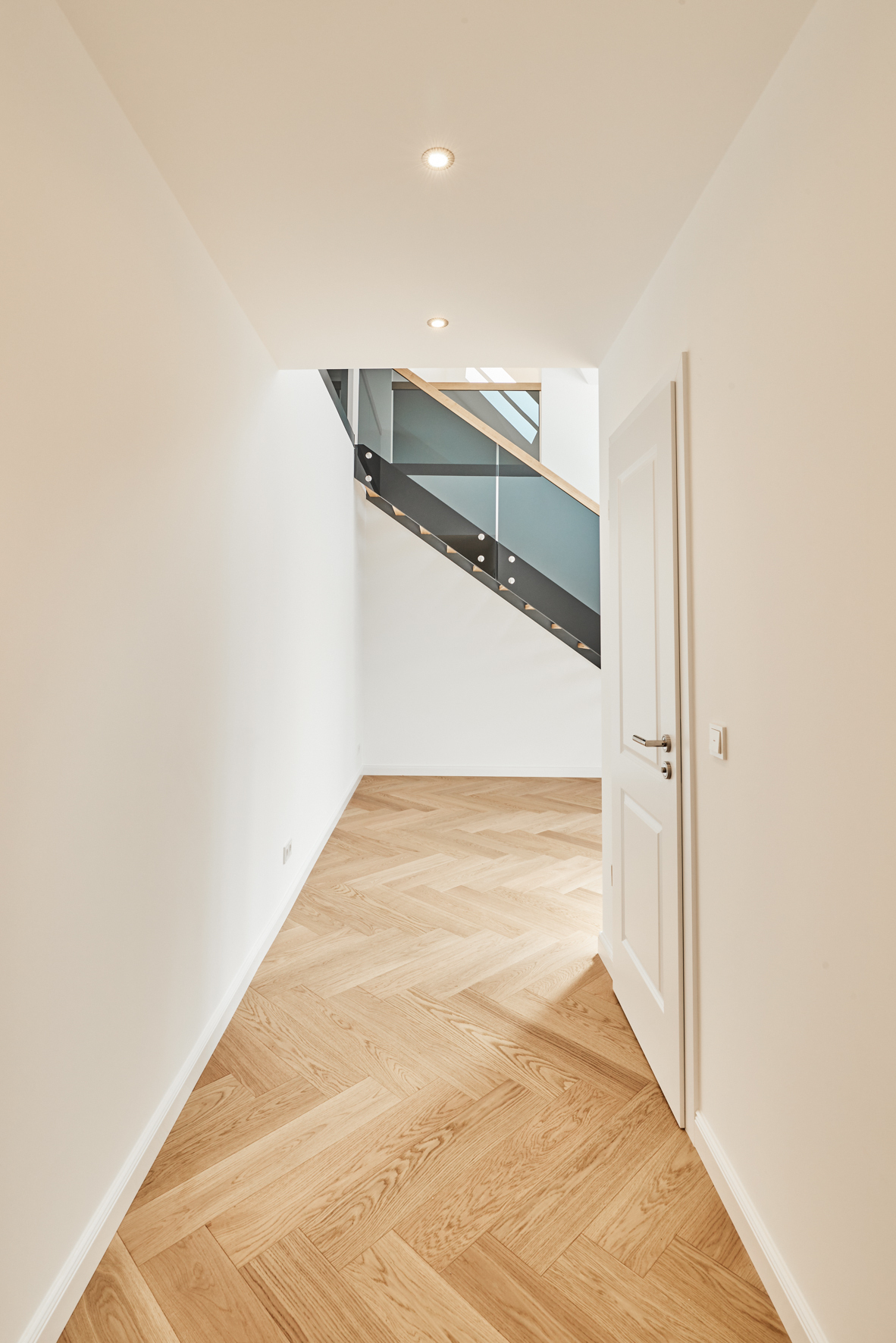 Flur Untergeschoss - Erstbezug – Penthouse mit Zwei Terrassen und exklusiver Ausstattung