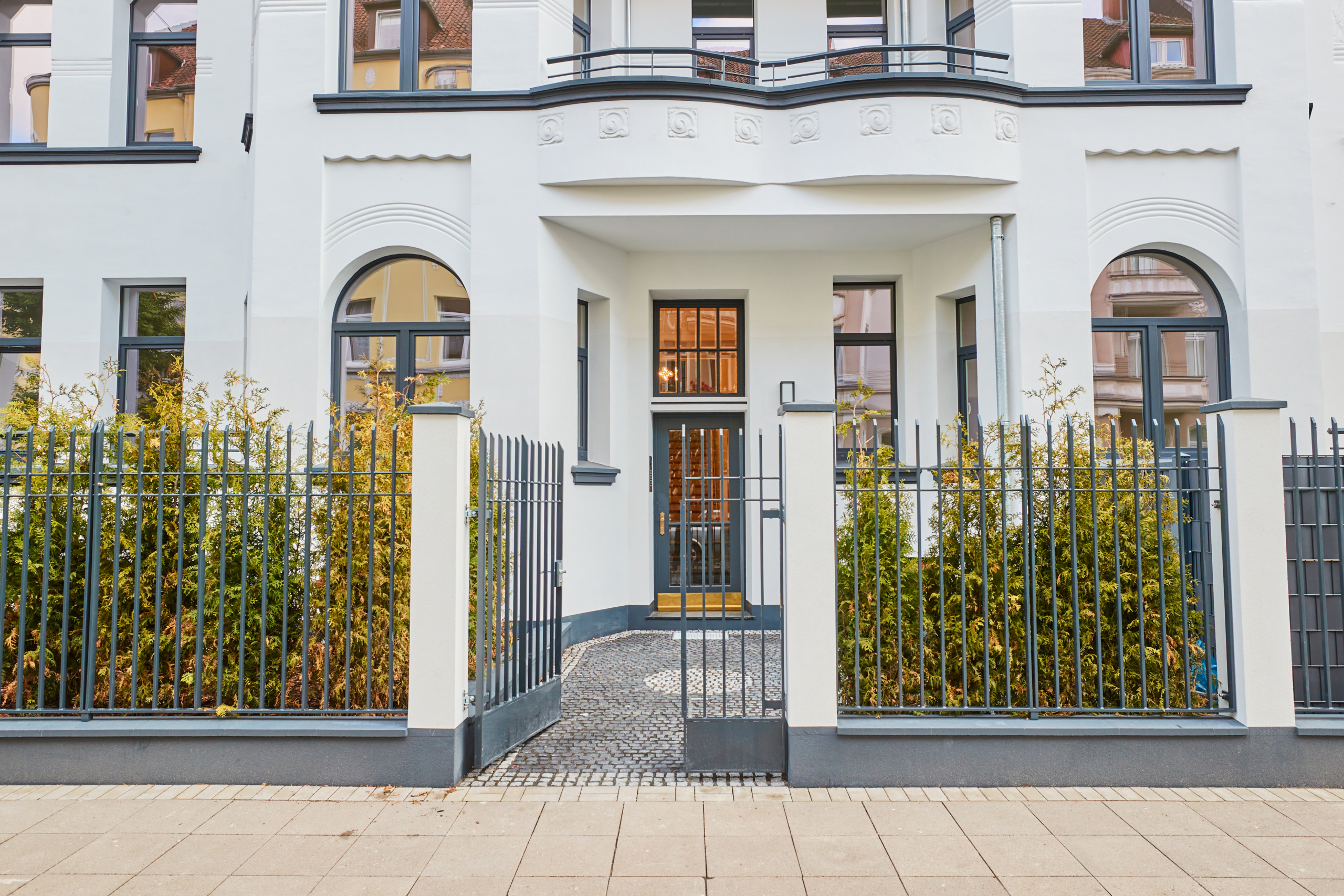 Zugang zum Haus 1 - Erstbezug – Penthouse mit Zwei Terrassen und exklusiver Ausstattung