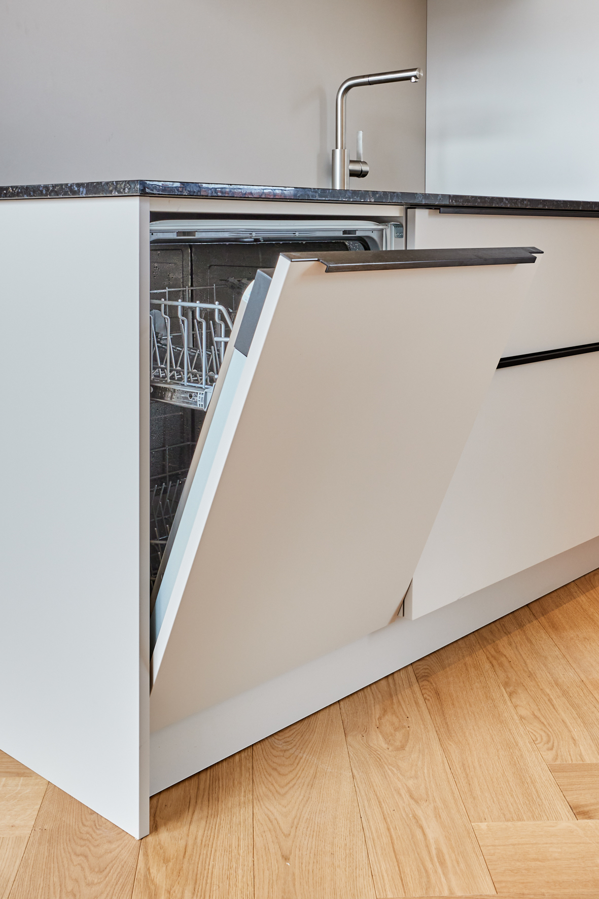 Detail Küche Geschirrspüle - Erstbezug – Penthouse mit Zwei Terrassen und exklusiver Ausstattung