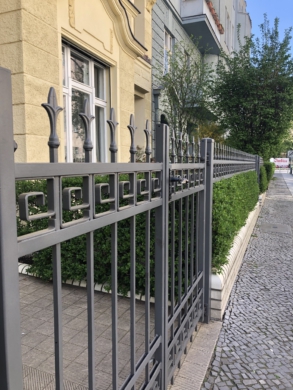 Gartenzaun - *VERKAUFT* 3-Zimmer Erdgeschosswohnung in Schöneberg