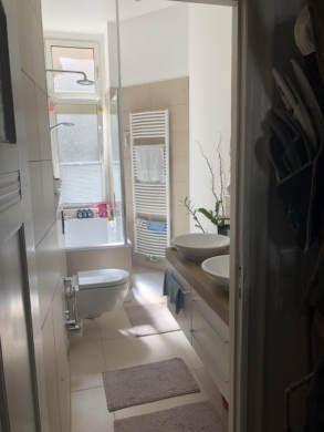 Tageslicht-Bad - *VERKAUFT* 3-Zimmer Erdgeschosswohnung in Schöneberg