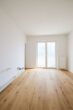 4-Zimmer Maisonette Wohnung mit zwei Bädern mit Fenster und Balkon - Küche mit Zugang zum Balkon