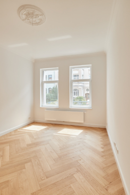 Zimmer - **VERKAUFT** 4-Zimmer Altbauwohnung mit zwei Balkonen und Gartenanteil in Bestlage Hannover List