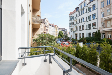 Aussicht Balkon vorne - **VERKAUFT** 4-Zimmer Altbauwohnung mit zwei Balkonen und Gartenanteil in Bestlage Hannover List