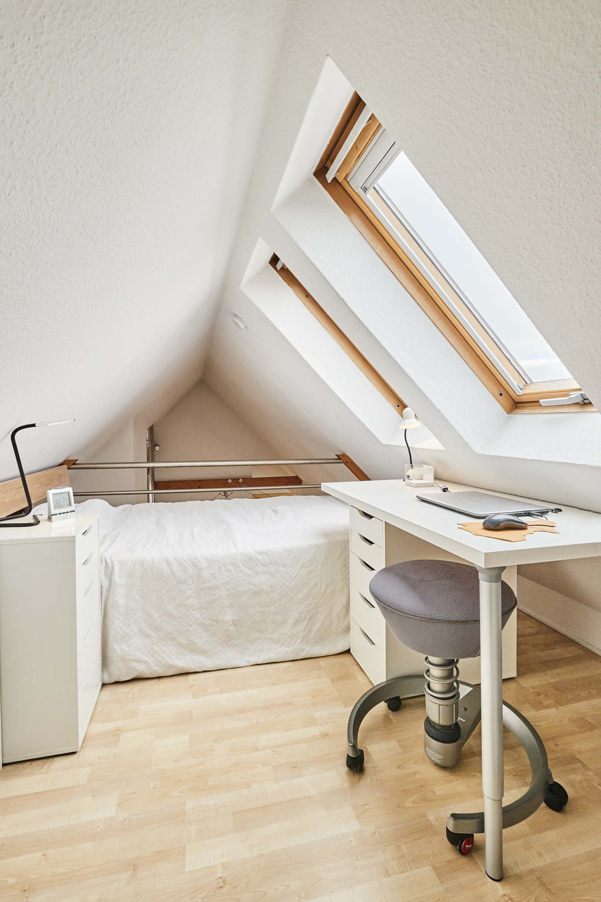 Hochebene-Schlafzimmer - **Verkauft**Exklusive 4-Zimmer-Maisonette Wohnung in der Südstadt am Stephansplatz mit zwei Bädern