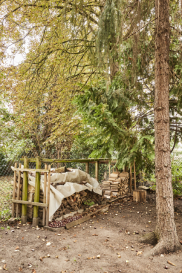 Holzunterstand für Kaminofen - **Verkauft**Exklusive 4-Zimmer-Maisonette Wohnung in der Südstadt am Stephansplatz mit zwei Bädern