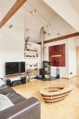 Blick zum Kaminofen - **Verkauft**Exklusive 4-Zimmer-Maisonette Wohnung in der Südstadt am Stephansplatz mit zwei Bädern