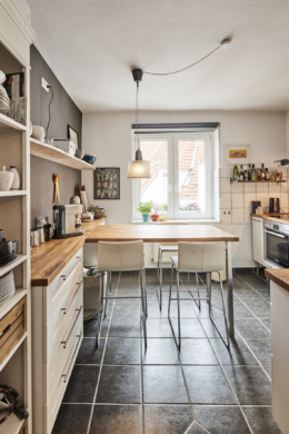 Helle große Küche - **Verkauft**Exklusive 4-Zimmer-Maisonette Wohnung in der Südstadt am Stephansplatz mit zwei Bädern