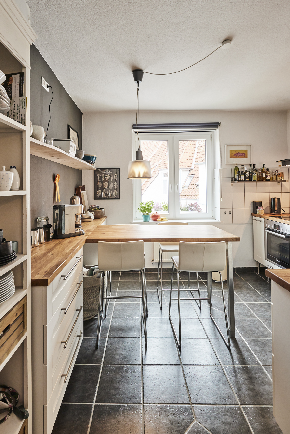 Helle große Küche - **Verkauft**Exklusive 4-Zimmer-Maisonette Wohnung in der Südstadt am Stephansplatz mit zwei Bädern