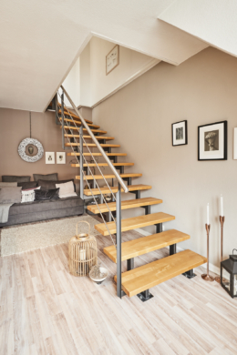 Treppe zum 5.OG - **Verkauft**Exklusive 4-Zimmer-Maisonette Wohnung in der Südstadt am Stephansplatz mit zwei Bädern